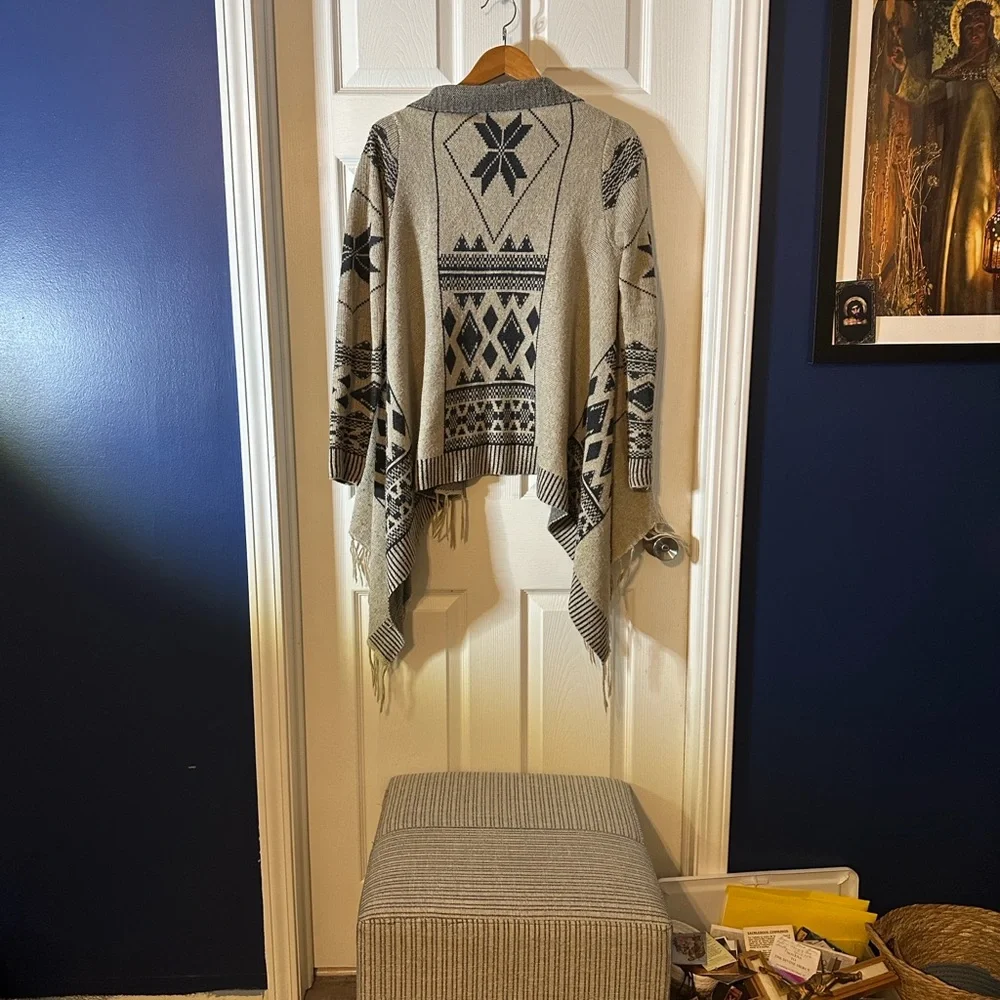 Hem‎ & Thread Gray and Black Patterned Cardigan